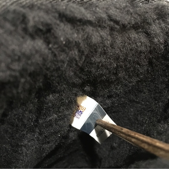 UGG CLASSIC SHORT II UGG LOGO GRAPHIC BOOTS -BLACK SUEDE -WOMEN US 7 -NEW - Picture 7 of 9